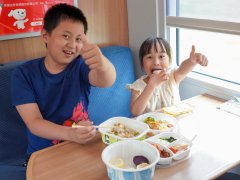 记者走进位于寿县新桥国际财产园的安徽振华餐